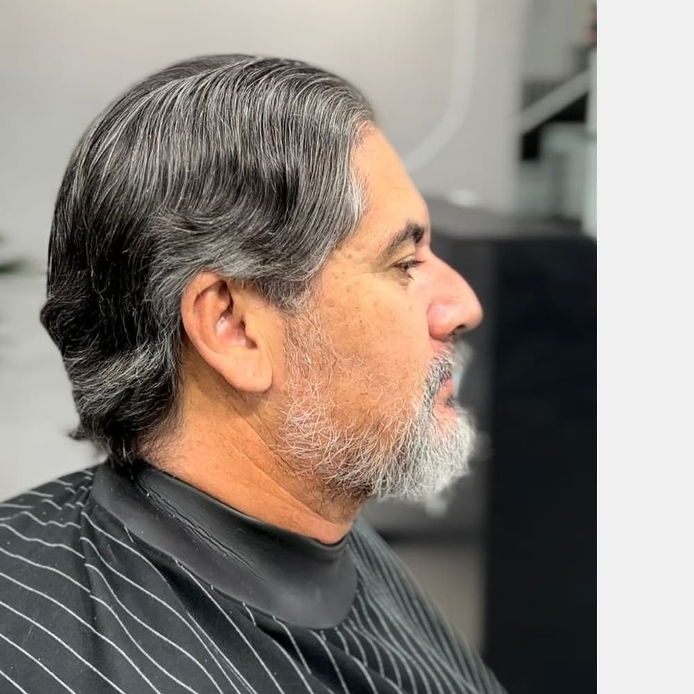 Transformação — cabelo grisalho com acabamento — antes